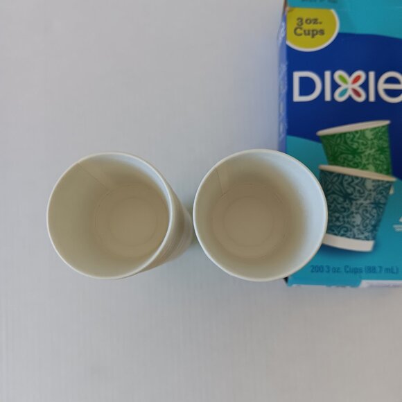 Dixie Everyday Decorate 3.0 oz Paper Cups Green/Blue and Holder - 246 Cups Total - Picture 7 of 15